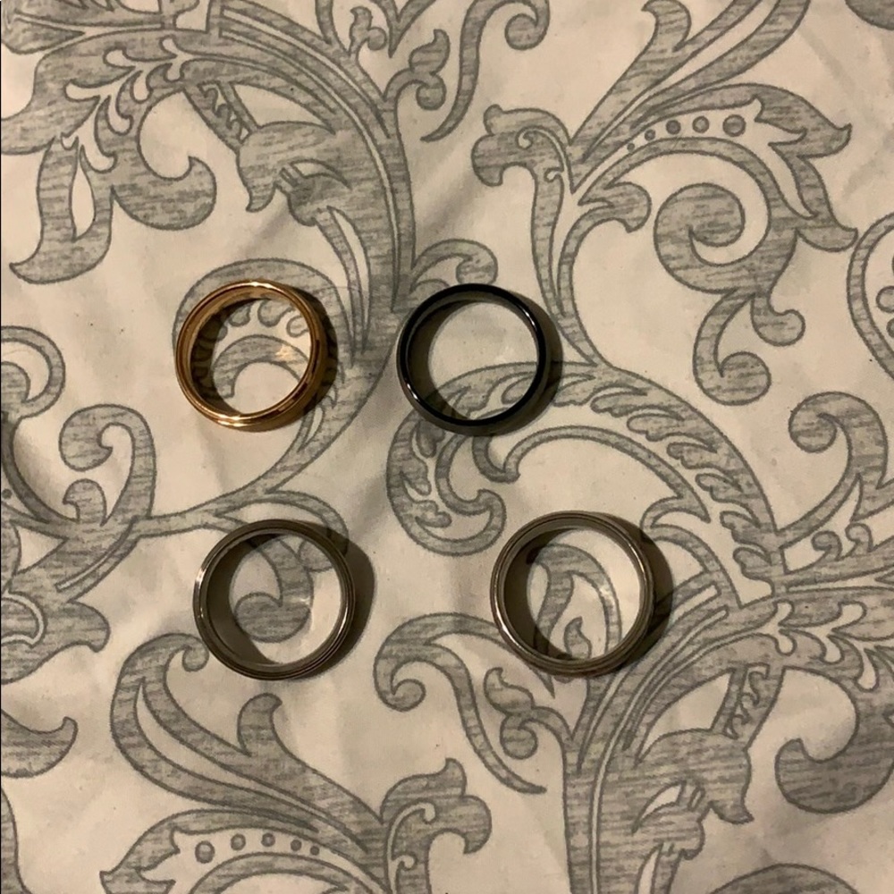 Set of 4 men’s rings